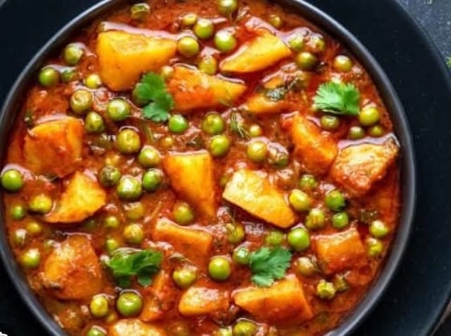 Aloo Mutter Bowl (vegan).